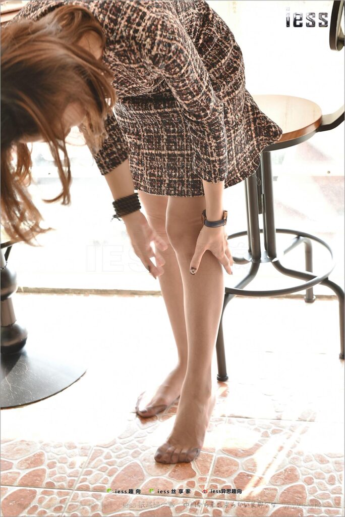 [IESS異思趣向] 2017.08.25 絲足便當(dāng)142：《古典之美》薇薇 [71P/303MB]插圖2