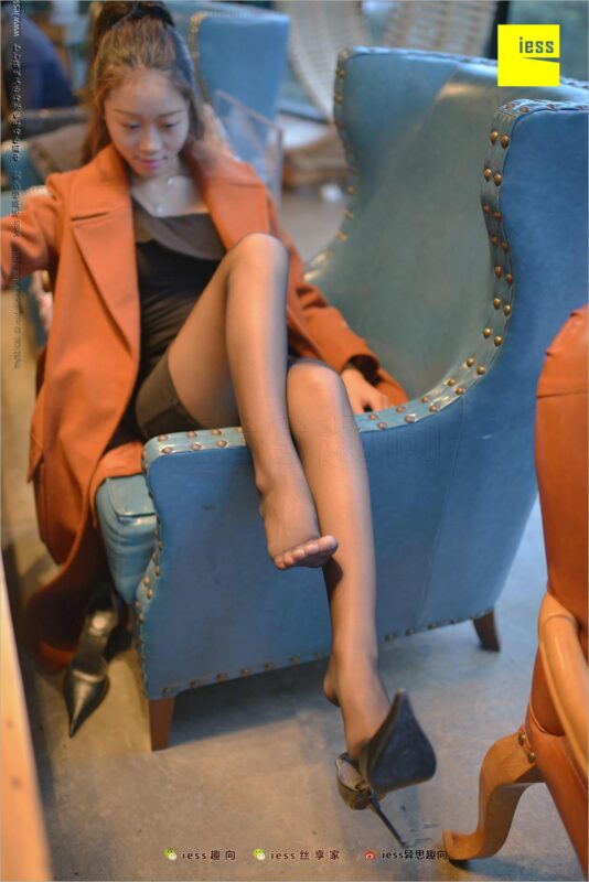 [IESS異思趣向] 2018.03.20 絲足便當209：《小黑妞的嘿絲美腿》小黑妹靜靜 [99P/135MB]-無料攝影圈