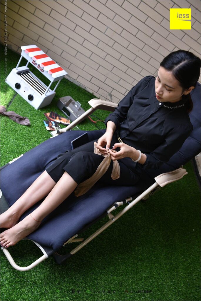 [IESS異思趣向] 2018.04.10 絲足便當214：《中筒絲襪-冷門之美》華華 [98P/184MB]插圖3