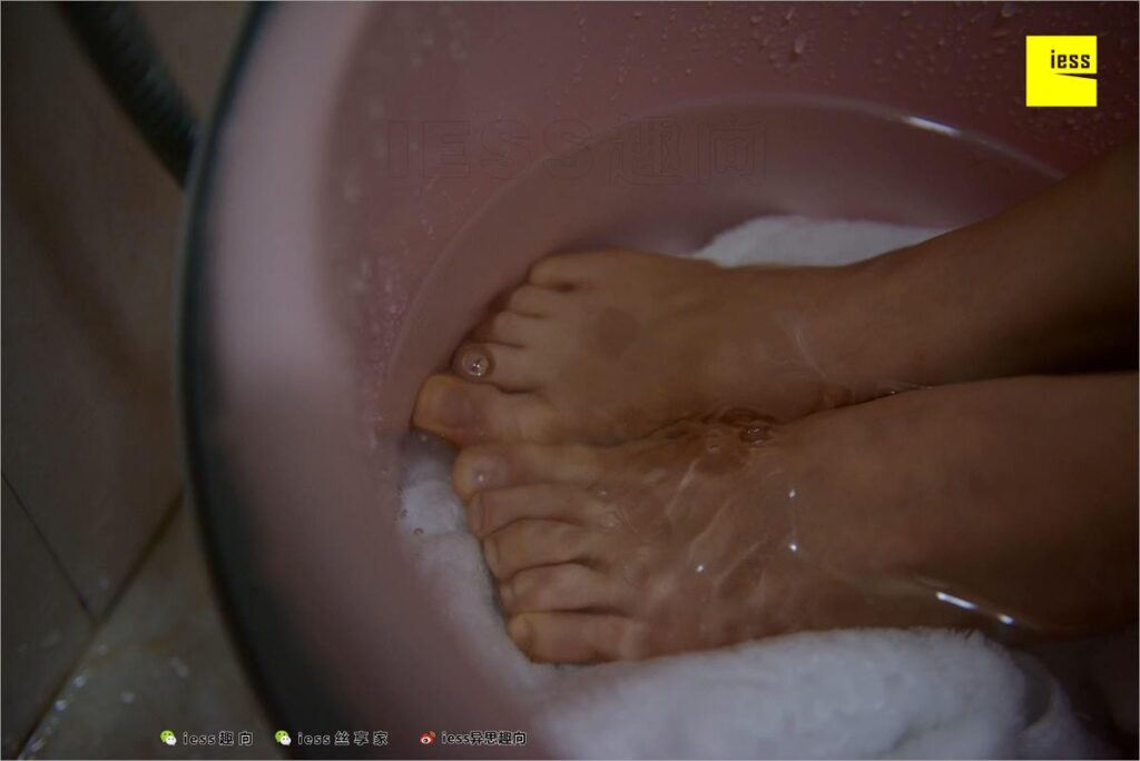 [IESS異思趣向] 2018.05.31 絲足便當238：《賢惠的妻子②》姍姍 [93P/69.2MB]插圖2