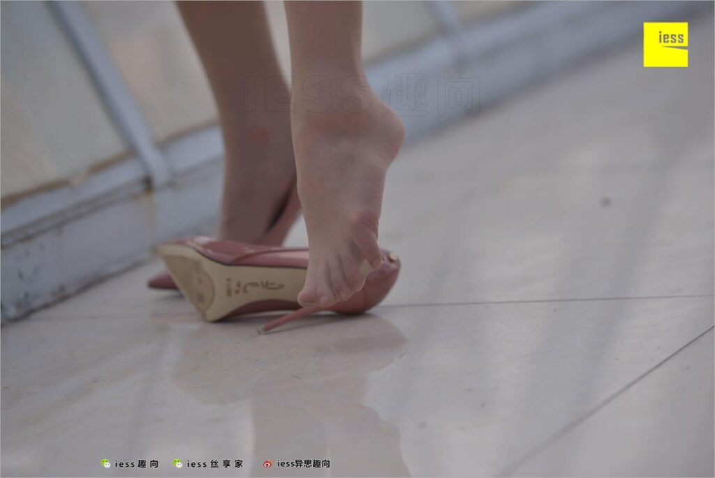 [IESS異思趣向] 2018.06.03 絲足便當(dāng)239：《肉絲圓舞曲》秋秋 [99P/97.2MB]插圖2