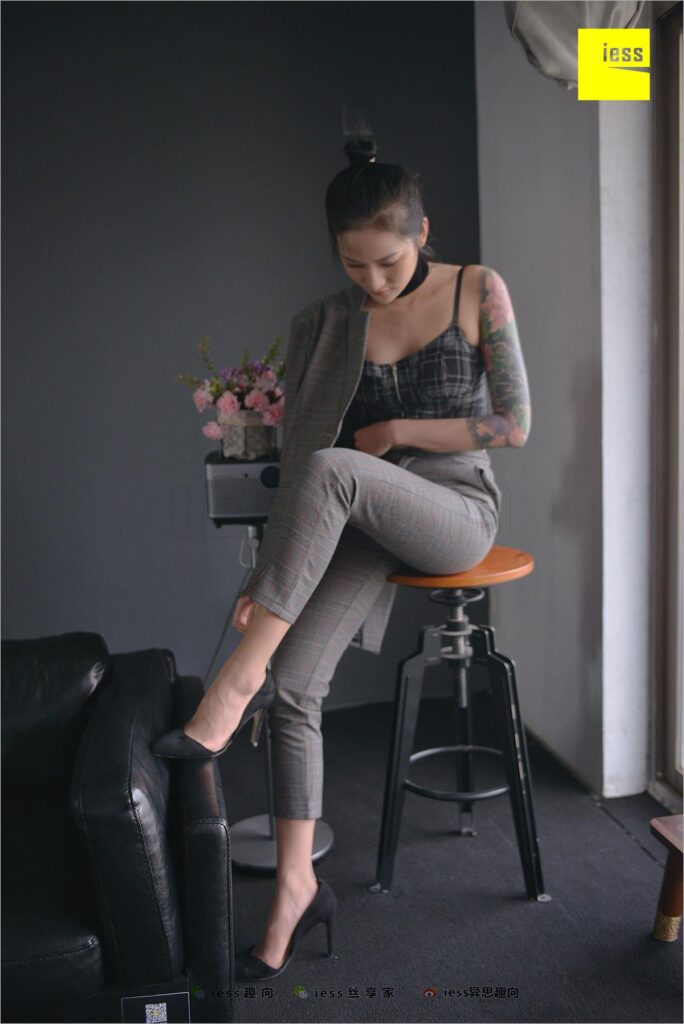 [IESS異思趣向] 2018.06.20 絲足便當(dāng)241：《短網(wǎng)襪、長(zhǎng)褲與職場(chǎng)》瀟瀟 [99P/208MB]插圖