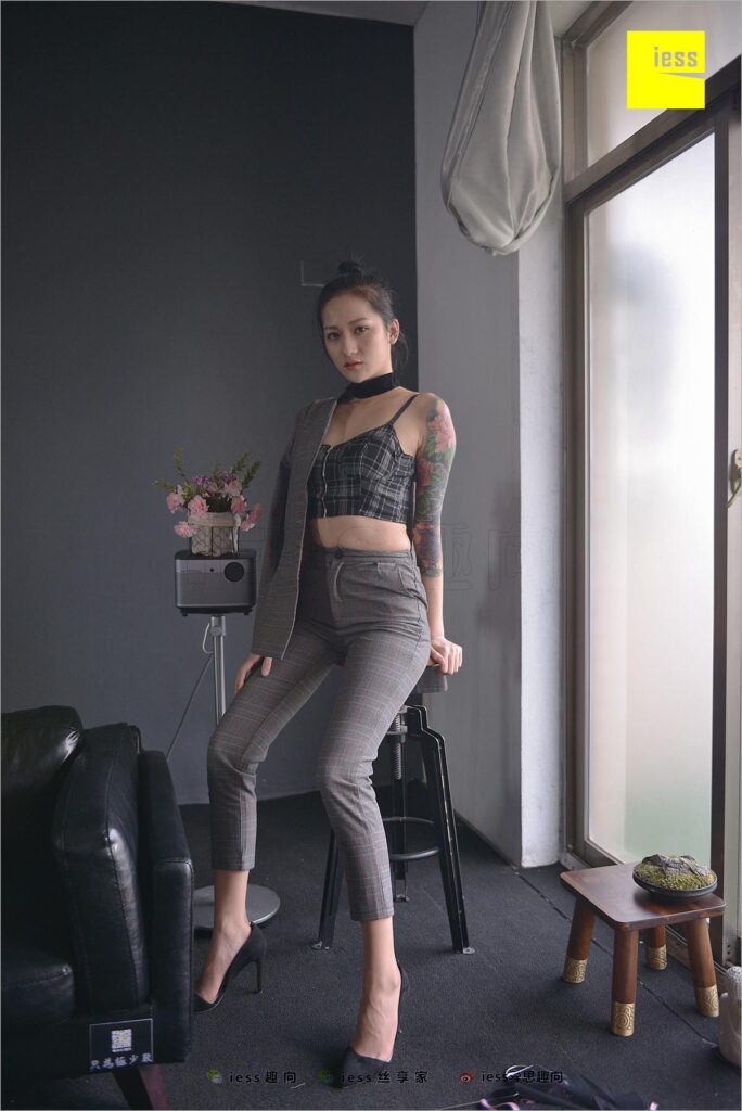 [IESS異思趣向] 2018.06.20 絲足便當(dāng)241：《短網(wǎng)襪、長(zhǎng)褲與職場(chǎng)》瀟瀟 [99P/208MB]插圖1