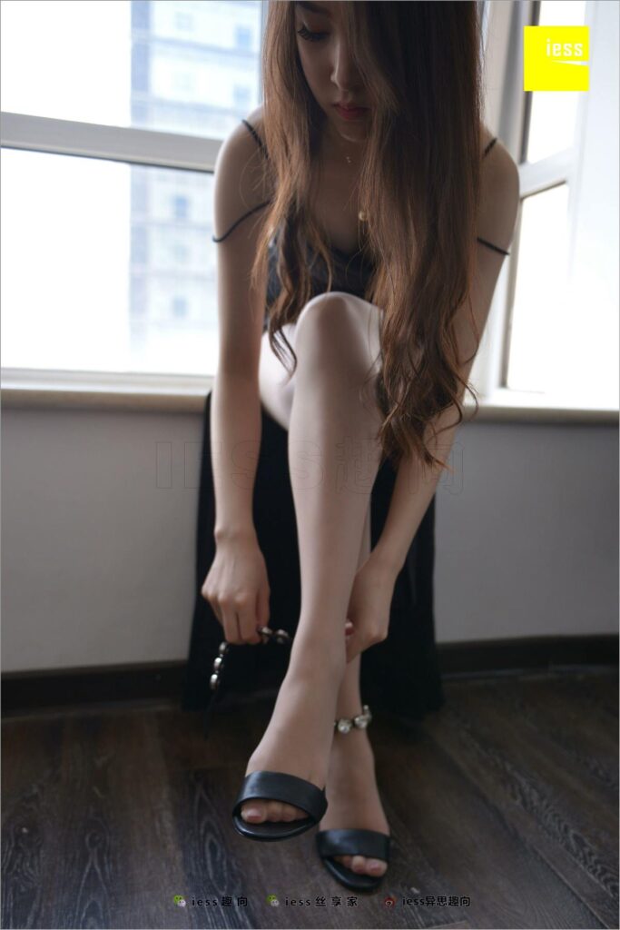 [IESS異思趣向] 2018.07.19 絲足便當(dāng)253：《高衩長(zhǎng)裙下的脫襪又惑》云芝 [99P/83.6MB]插圖2