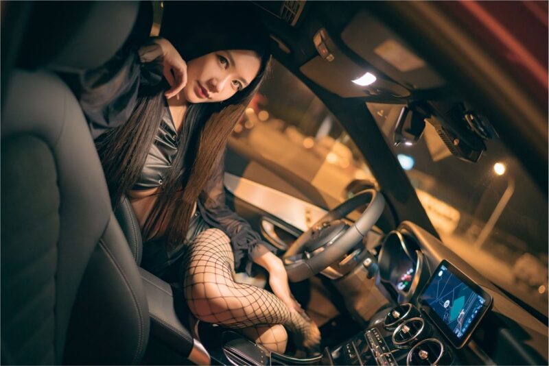 精選街拍 No.437 源紗希喵喵喵  香車美人 [16P/6M]-無料攝影圈