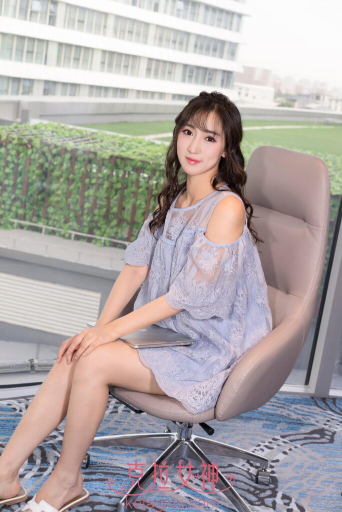 [Kelagirls克拉女神]2020.04.29《學(xué)姐挑鞋》姜璐[23P/404MB]插圖2