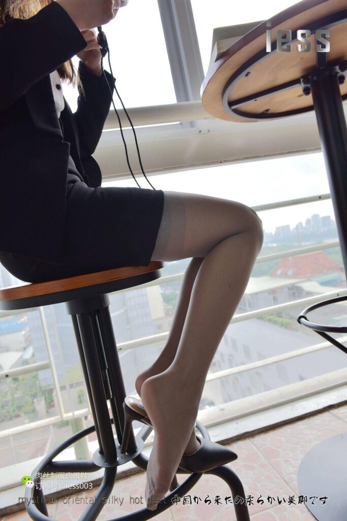 [IESS異思趣向] 2017.05.17 絲享家008： 《灰色吊帶襪》婉萍 [96P/94.7MB]插圖3
