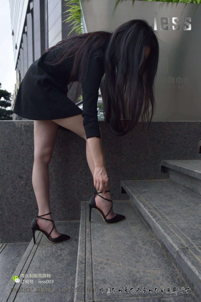 [IESS異思趣向] 2017.05.23 絲享家013：《換上絲襪上班去！》欣欣 [88P/49.5MB]插圖