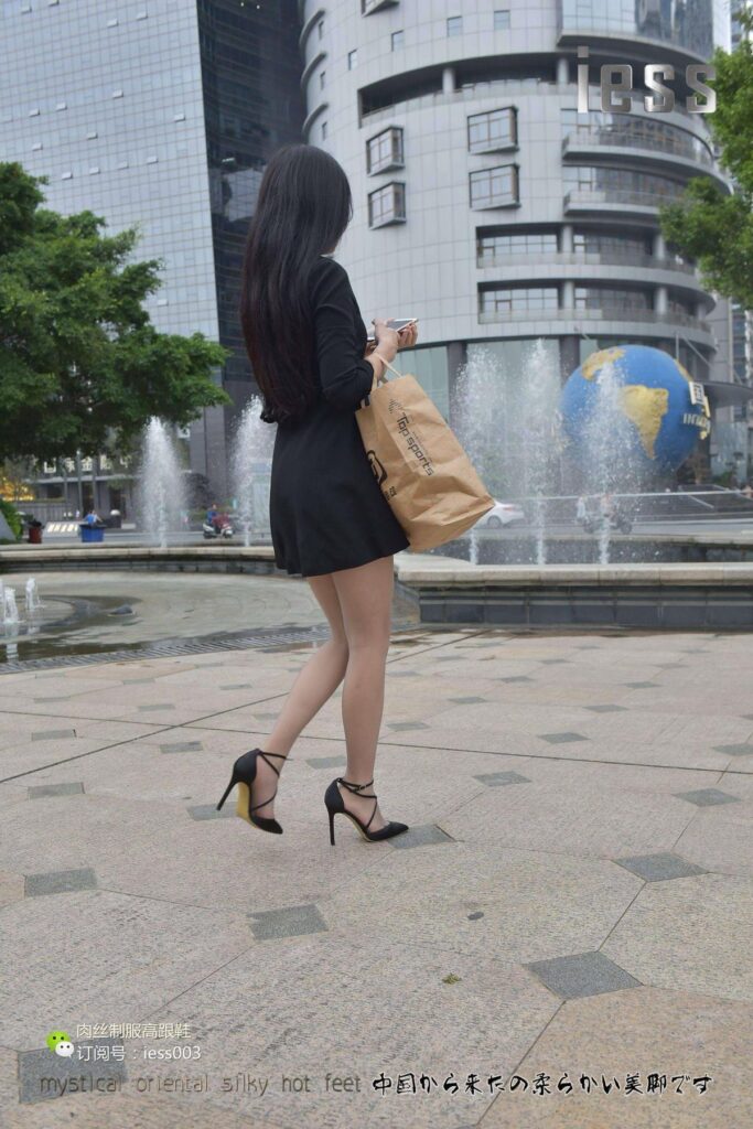 [IESS異思趣向] 2017.05.23 絲享家013：《換上絲襪上班去！》欣欣 [88P/49.5MB]插圖1