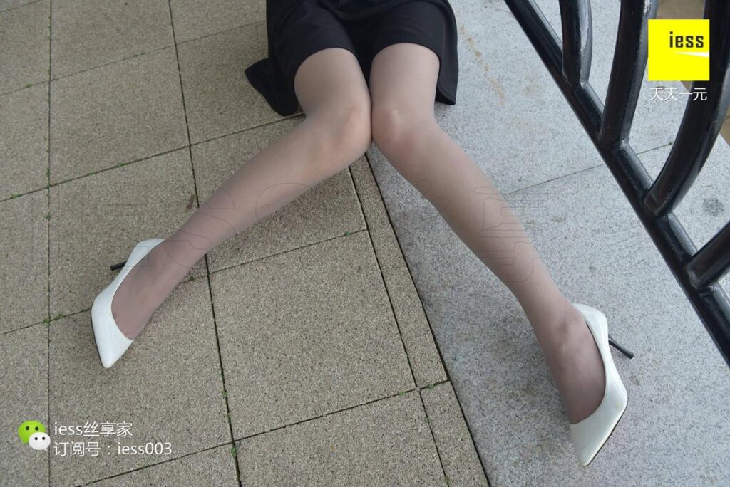 [IESS異思趣向] 2017.07.07 絲享家017：《野花、鐵鏈、灰絲》墨軒 [97P/111MB]插圖3