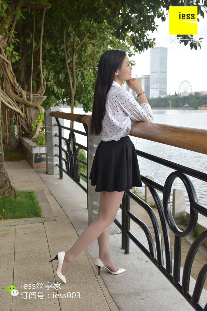 [IESS異思趣向] 2017.07.07 絲享家017：《野花、鐵鏈、灰絲》墨軒 [97P/111MB]插圖1