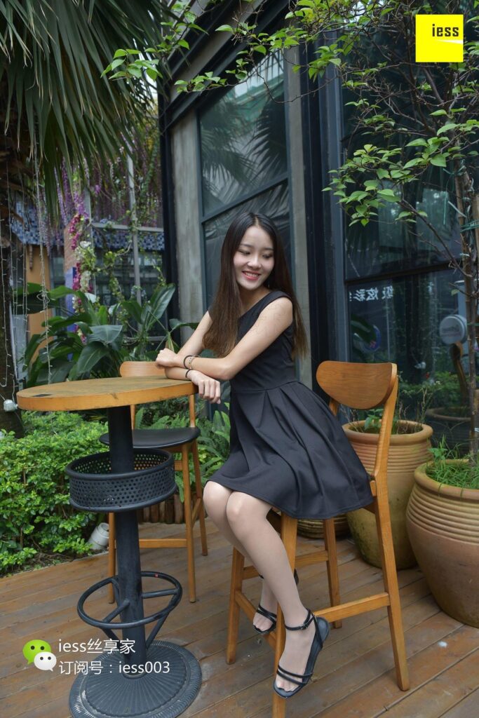 [IESS異思趣向] 2017.08.01 絲享家033：《咬一口水晶玉足》婉萍 [99P/60MB]插圖