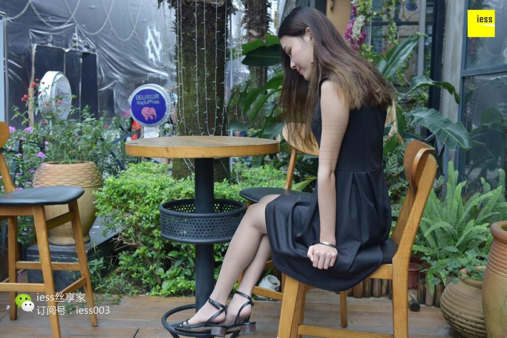 [IESS異思趣向] 2017.08.01 絲享家033：《咬一口水晶玉足》婉萍 [99P/60MB]插圖3