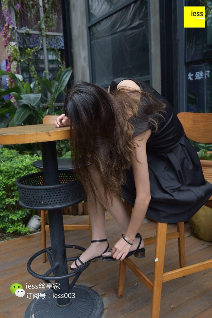 [IESS異思趣向] 2017.08.01 絲享家033：《咬一口水晶玉足》婉萍 [99P/60MB]插圖2