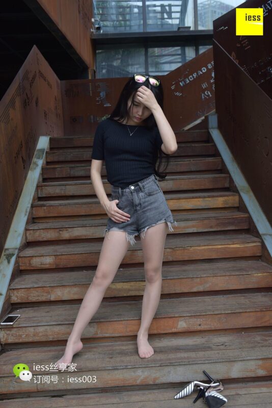[IESS異思趣向] 2017.08.02 絲享家034：《超短熱褲肉絲》欣欣 [99P/77.2MB]-無(wú)料攝影圈