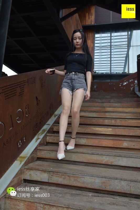 [IESS異思趣向] 2017.08.25 絲享家051：《超短熱褲肉絲Ⅱ》欣欣 [99P/67.5MB]-無料攝影圈