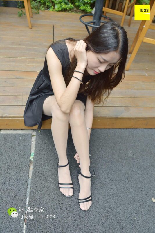 [IESS異思趣向] 2017.09.01 絲享家056：《咬一口水晶玉足Ⅱ》婉萍 [99P/87.3MB]-無(wú)料攝影圈