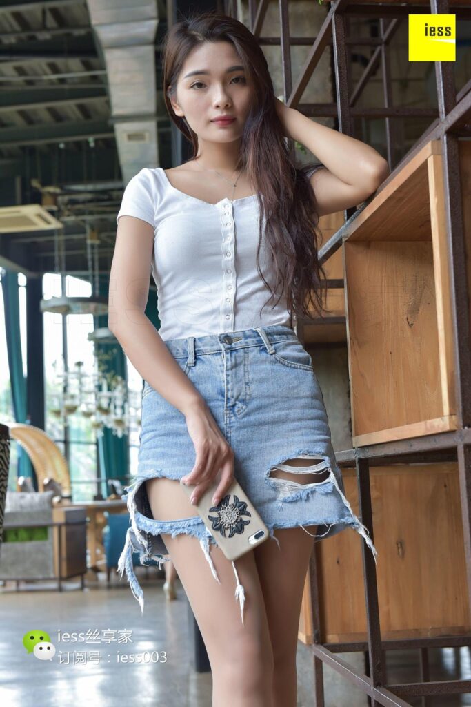 [IESS異思趣向] 2017.09.05 絲享家058：《破洞短裙與肉絲涼拖》小雪 [99P/70MB]插圖3