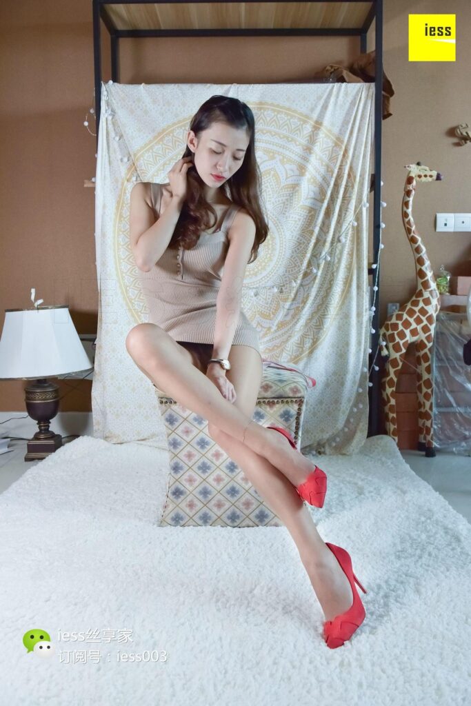 [IESS異思趣向] 2017.10.04 絲享家077：《佳節(jié)賞月賞美腿》秋秋 [99P/67.2MB]插圖