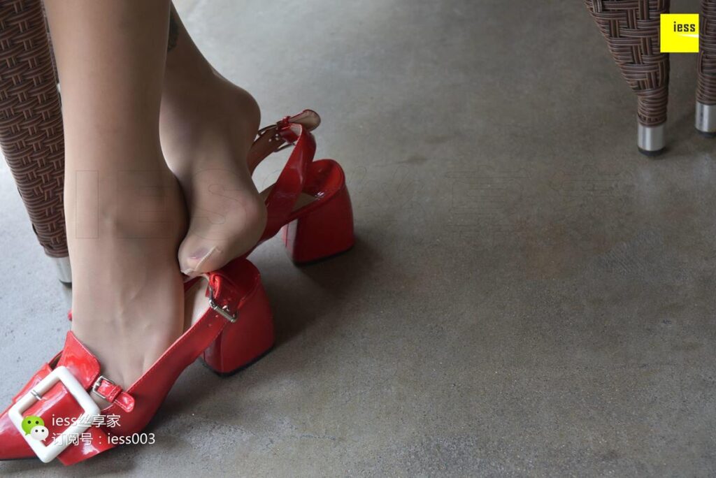 [IESS異思趣向] 2017.10.12 絲享家080：《從桌上到桌底視角》表妹 [99P/88.6MB]插圖1