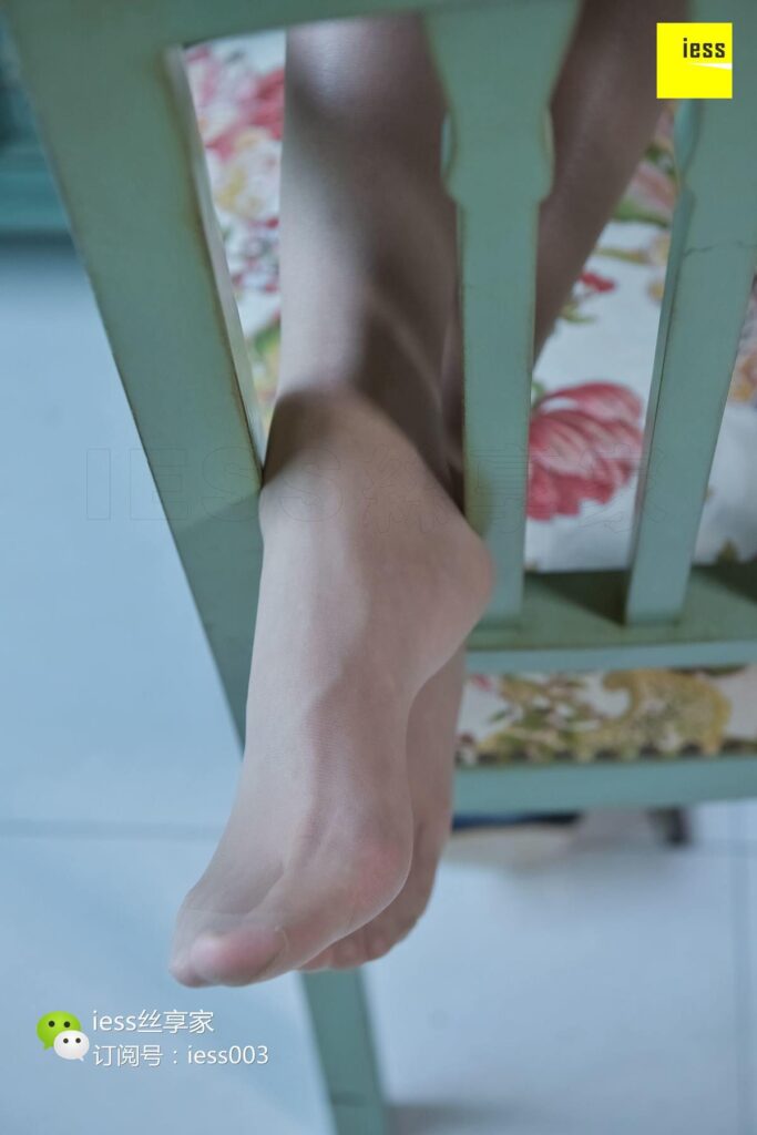 [IESS異思趣向] 2017.10.23 絲享家087：《肉絲波點(diǎn)姓感高跟》君君 [99P/63.6MB]插圖1