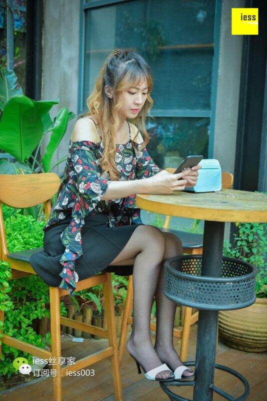 [IESS異思趣向] 2017.11.03 絲享家096：《新晉175高挑嘿絲女神》紫紫 [99P/47.6MB]-無料攝影圈