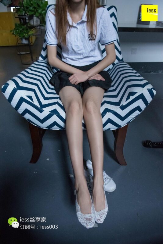 [IESS異思趣向] 2017.11.10 絲享家101：《雪白的船襪美足》晶晶 [96P/51.6MB]-無料攝影圈