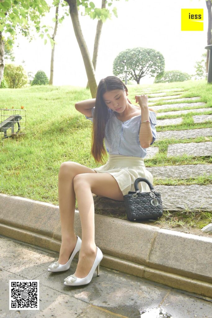 [IESS異思趣向] 2017.11.14 絲享家103：《草地上的肉絲短裙》七七 [99P/70MB]插圖3
