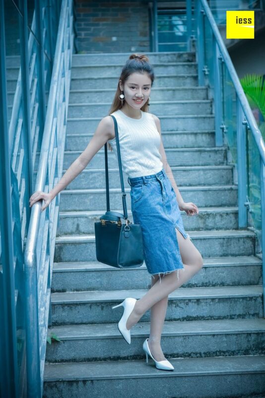 [IESS異思趣向] 2017.11.20 絲享家107：《水晶白色絲襪》晶晶 [99P/60.6MB]-無(wú)料攝影圈