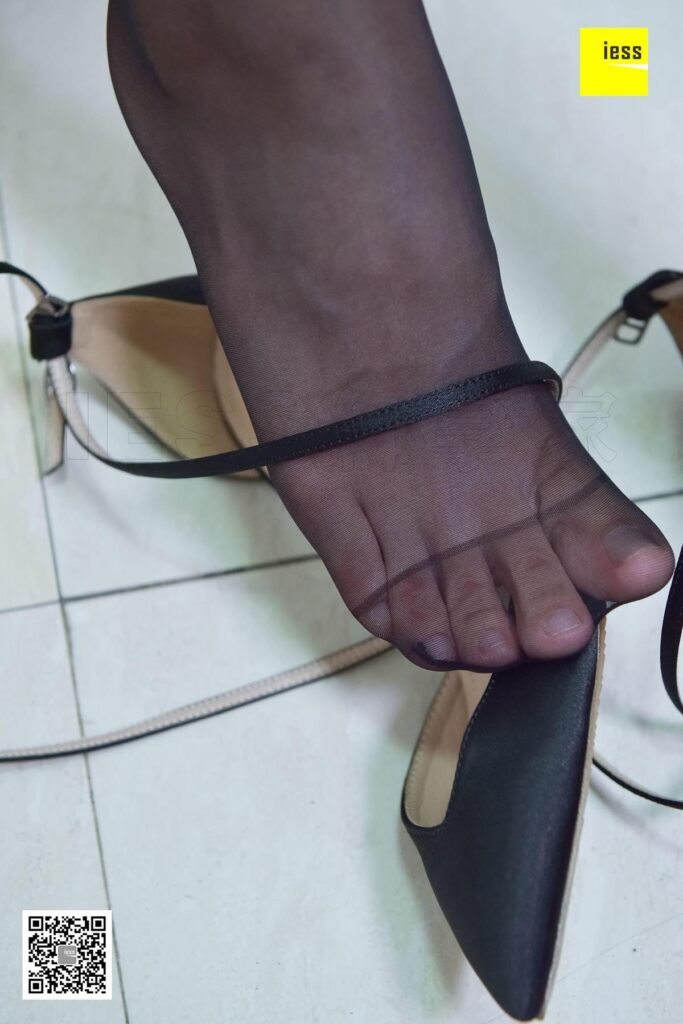 [IESS異思趣向] 2017.11.24 絲享家111：《大長腿咖啡絲平底鞋》七七 [99P/46.2MB]插圖2