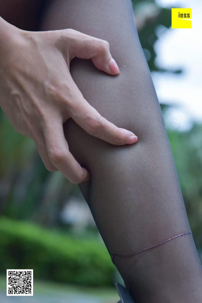 [IESS異思趣向] 2017.11.30 絲享家115：《花園乘涼的嘿絲美女》秋秋 [95P/53.1MB]插圖3