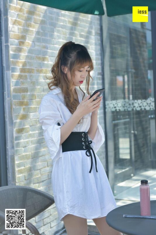 [IESS異思趣向] 2017.12.08 絲享家121：《陽(yáng)光映在肉絲高跟上》紫紫 [99P/53.4MB]-無(wú)料攝影圈