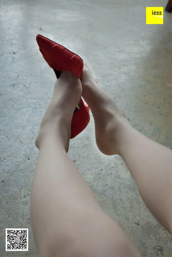 [IESS異思趣向] 2017.12.18 絲享家127：《雷絲裙肉絲紅鞋》婉萍 [99P/37.4MB]插圖1