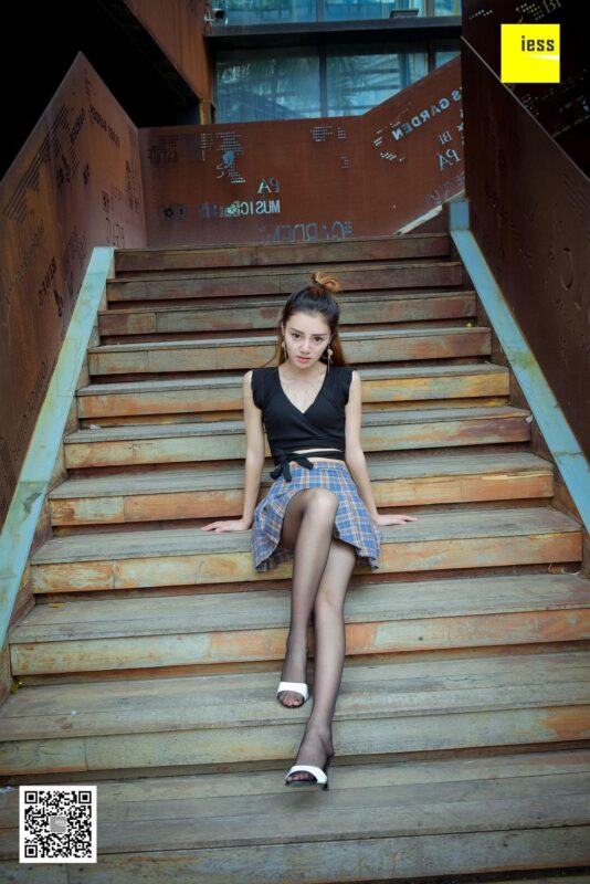 [IESS異思趣向] 2017.12.19 絲享家128：《露臍小短裙嘿絲》晶晶 [99P/59.3MB]-無料攝影圈