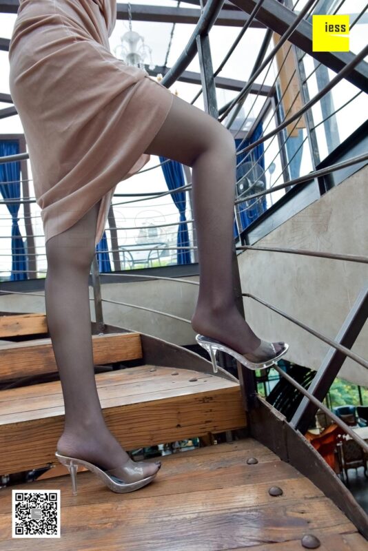 [IESS異思趣向] 2017.12.25 絲享家133：《樓道里的嘿絲美女》紫紫 [99P/53.6MB]-無料攝影圈