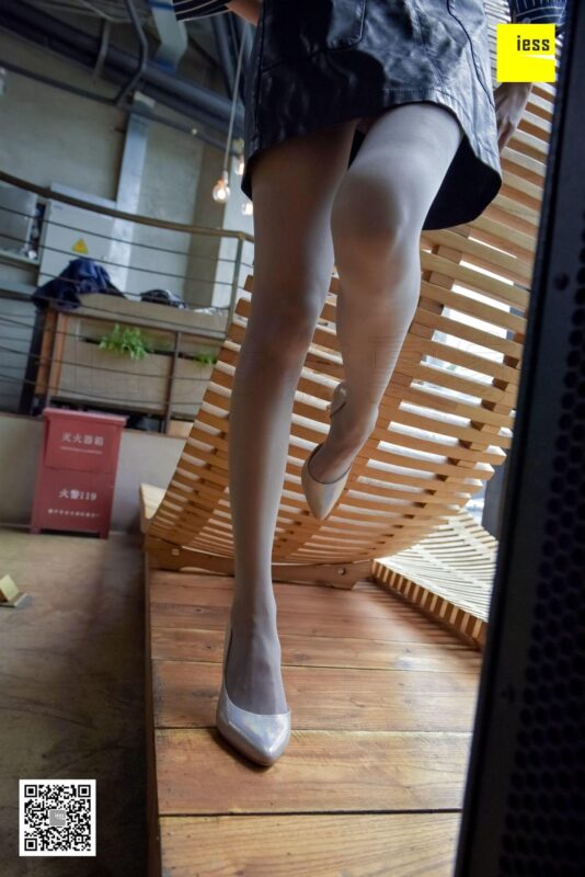 [IESS異思趣向] 2018.01.16 絲享家149：《超直鉛筆腿灰絲》永英 [99P/38.2MB]-無料攝影圈