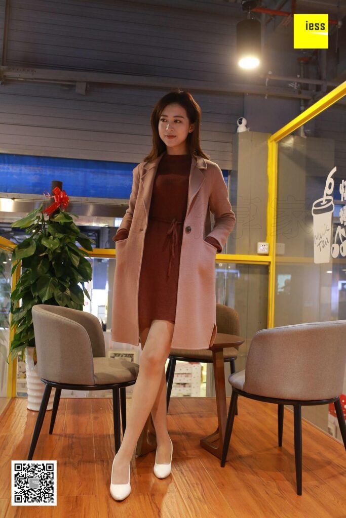 [IESS異思趣向] 2018.01.22 絲享家152：《大長(zhǎng)腿的無(wú)暇美足》紫紫 [99P/35.9MB]插圖