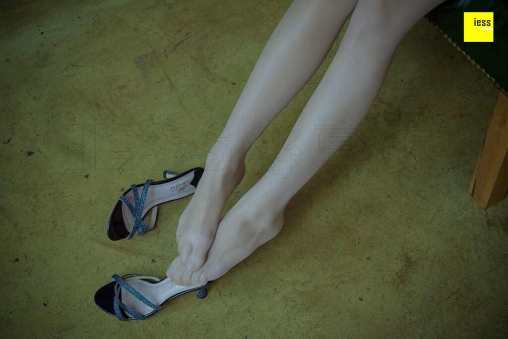 [IESS異思趣向] 2018.02.09 絲享家166：《風(fēng)情萬(wàn)種肉絲涼拖》木木 [99P/32.3MB]插圖3