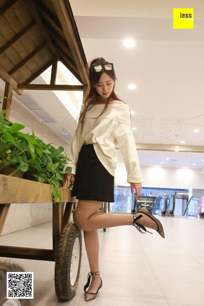 [IESS異思趣向] 2018.03.09 絲享家186：《長腿灰絲小矮跟》紫紫 [99P/38.8MB]插圖1