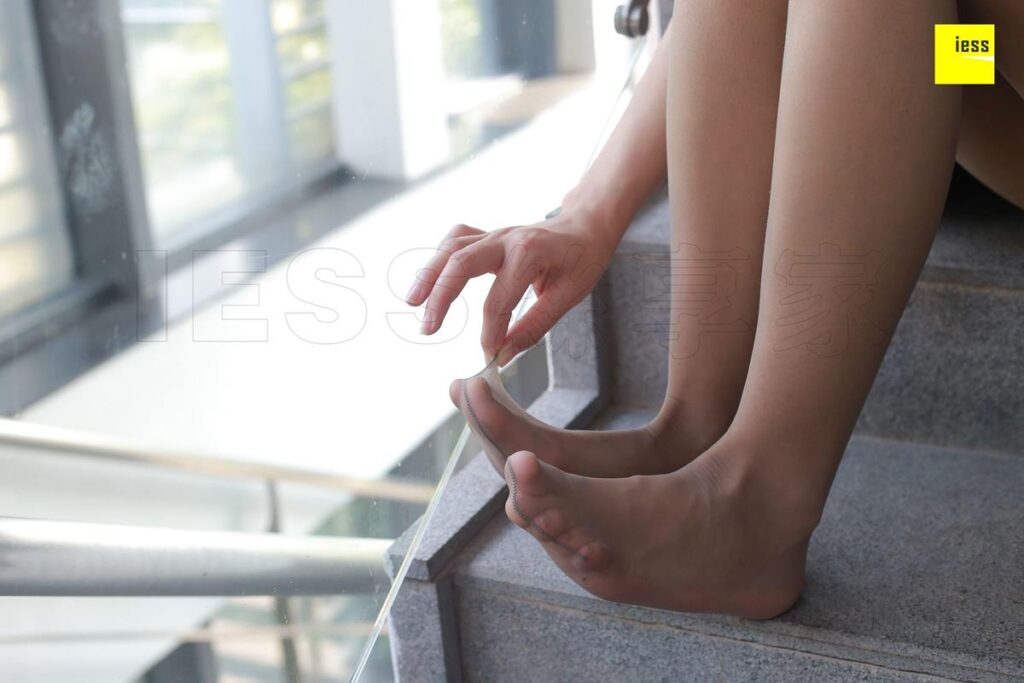 [IESS異思趣向] 2018.03.16 絲享家191：《灰絲清新美足》木木 [99P/36.8MB]插圖1