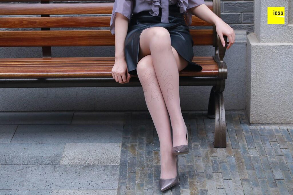 [IESS異思趣向] 2018.05.01 絲享家222：《灰絲街景隨拍》紫紫 [99P/48.7MB]插圖1