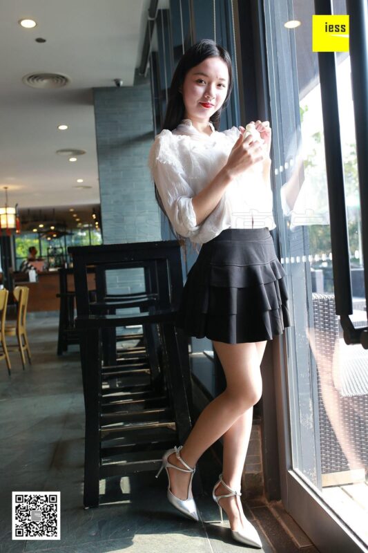 [IESS異思趣向] 2018.05.02 絲享家223：《木木玩鞋記》木木 [90P/51.6MB]-無料攝影圈