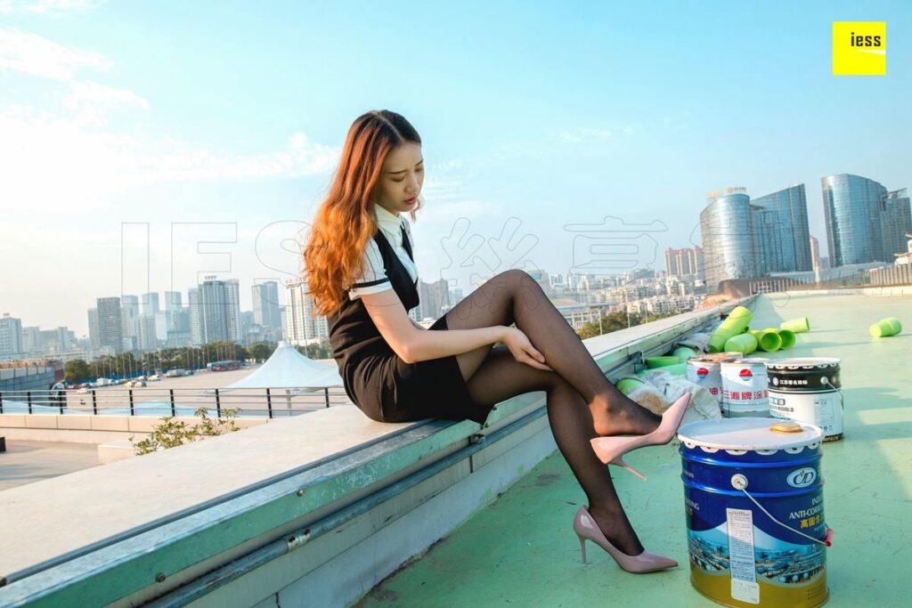 [IESS異思趣向] 2018.05.22 絲享家237：《快看！樓頂上有個嘿絲女》暖暖 [85P/69.8MB]插圖2
