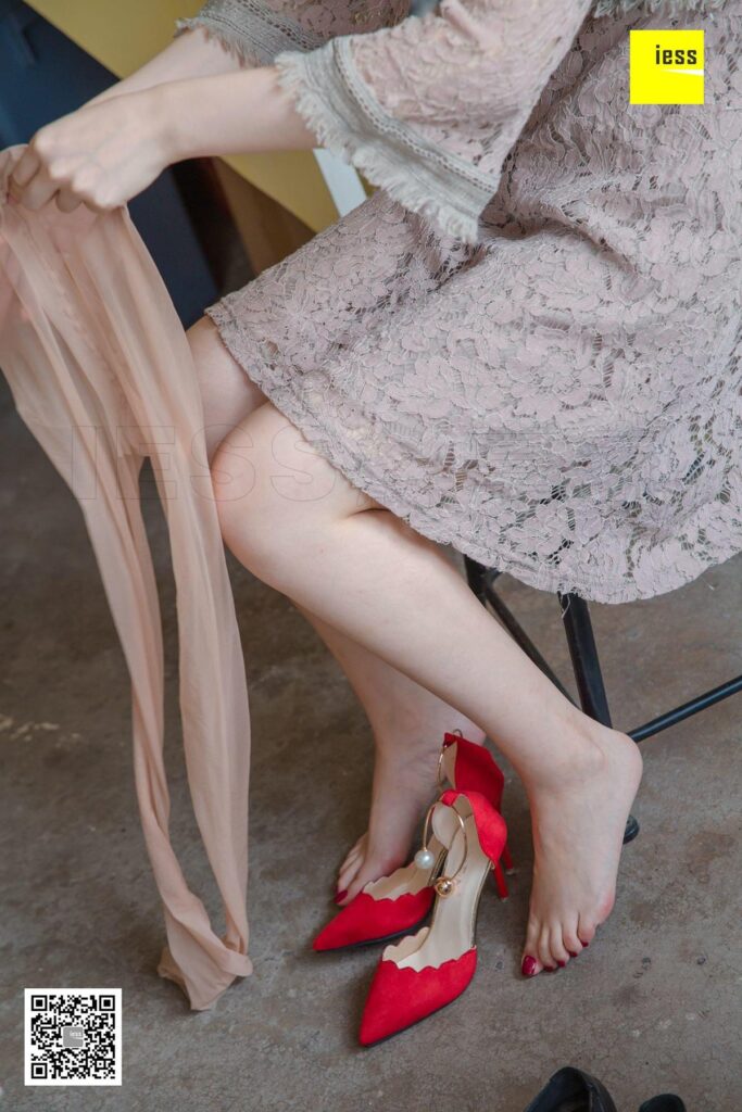 [IESS異思趣向] 2018.08.14 絲享家294：《脫下絲襪你還愛我嗎》紫紫 [96P/37.3MB]插圖2