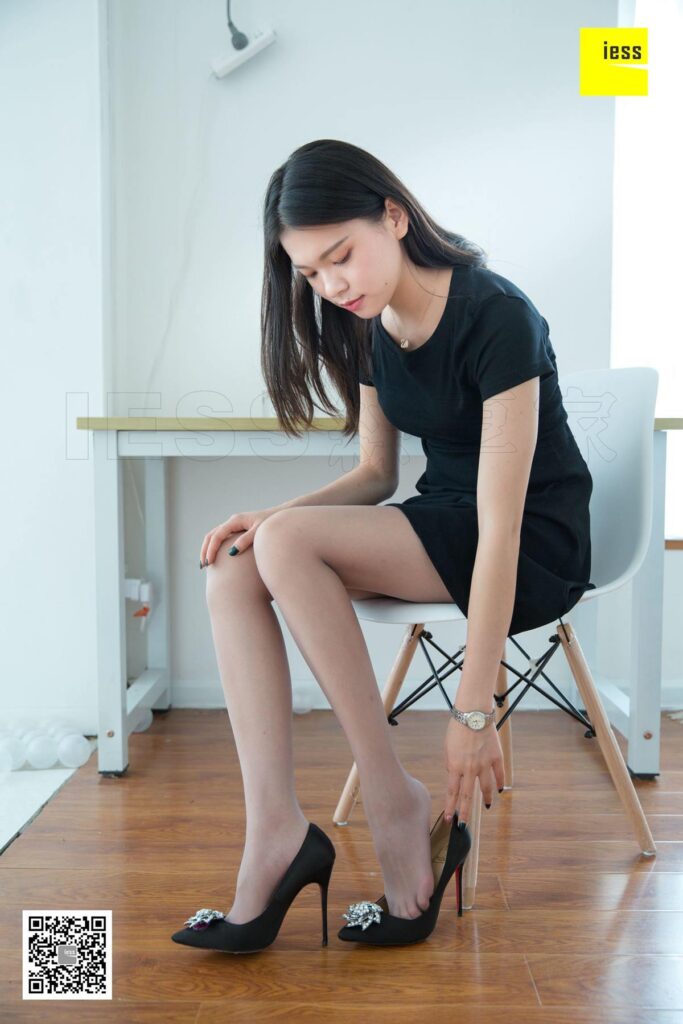 [IESS異思趣向] 2018.08.15 絲享家295：《七七超高跟灰絲》七七 [90P/24.6MB]插圖1