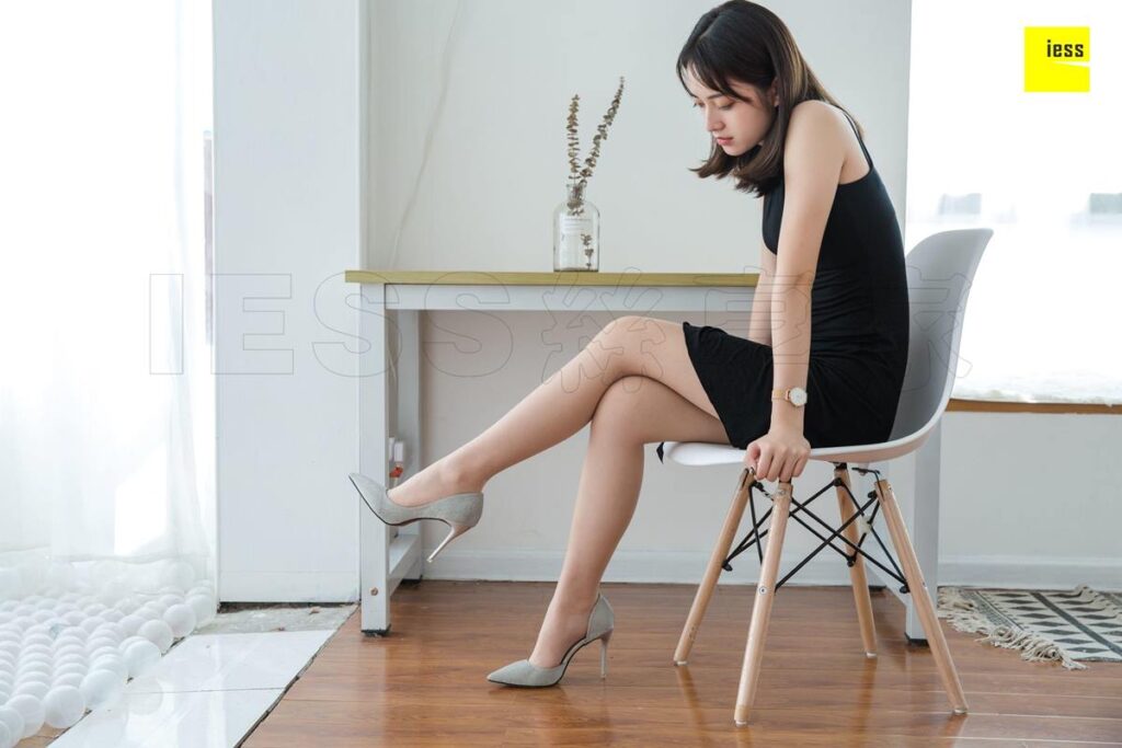 [IESS異思趣向] 2018.08.30 絲享家306：《哪里來的線頭？》姍姍 [85P/25.7MB]插圖2