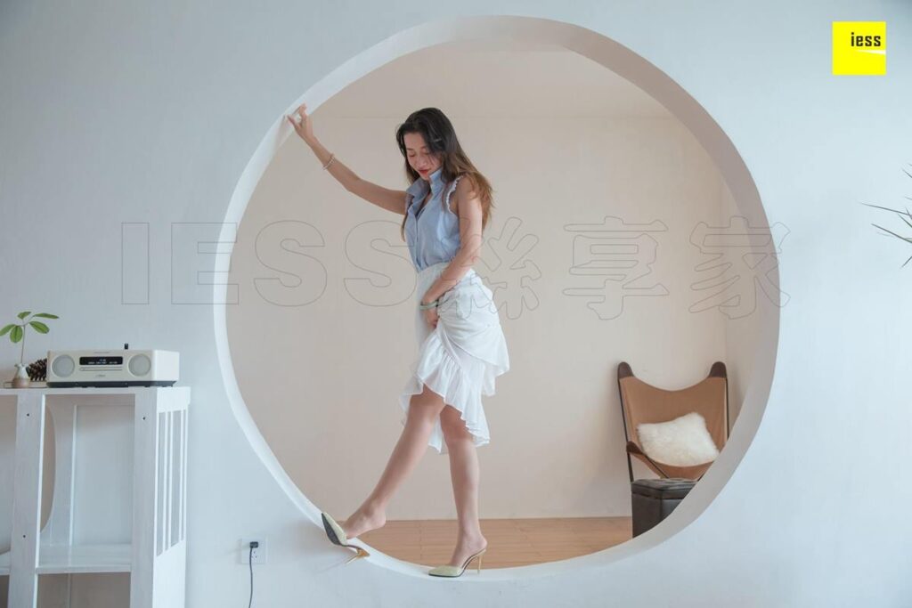 [IESS異思趣向] 2018.09.10 絲享家313：《紅色平底鞋之舞》秋秋 [95P/24.2MB]插圖1