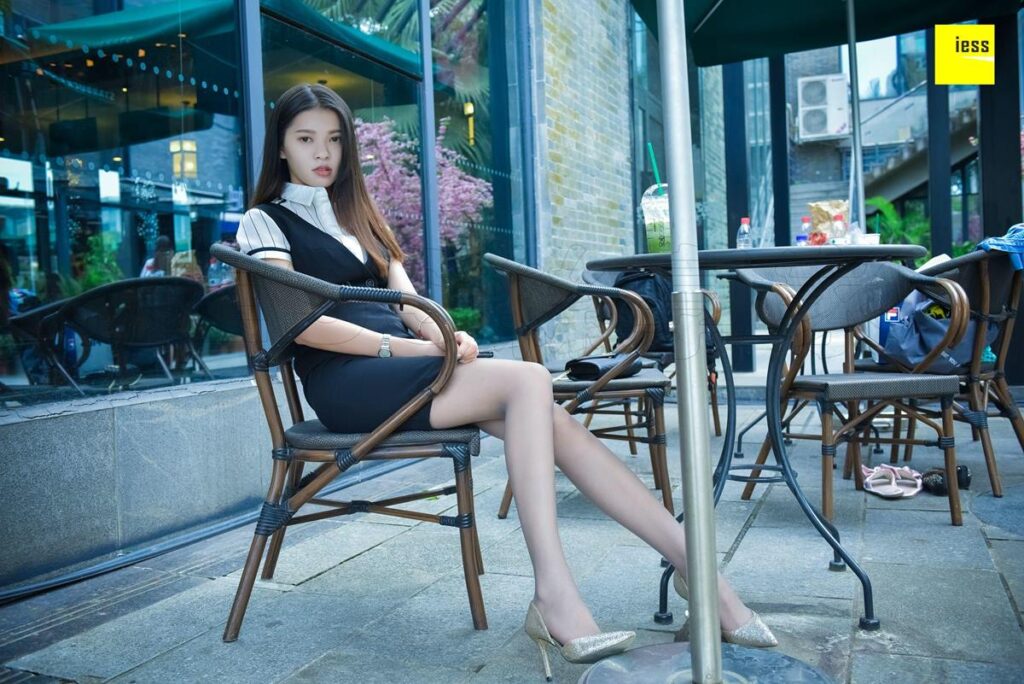 [IESS異思趣向] 2018.09.20 絲享家320：《星巴克偶遇同事》七七 [90P/50MB]插圖2