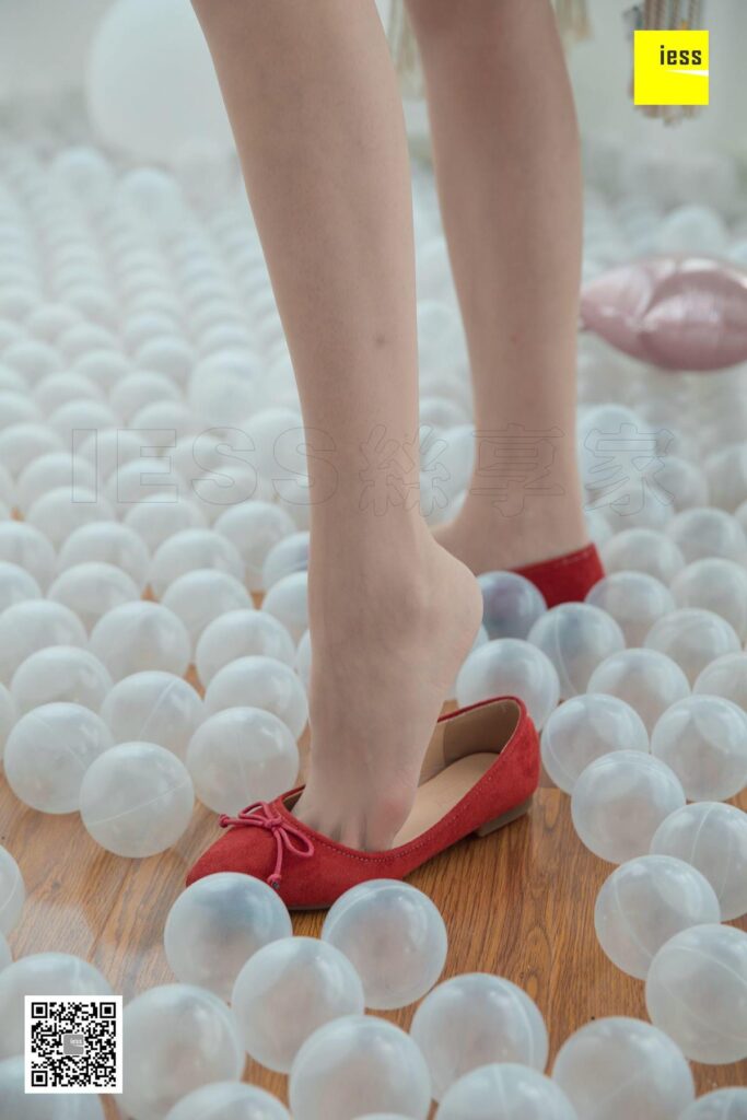 [IESS異思趣向] 2018.10.31 絲享家349：《紅色蝴蝶結(jié)平底鞋》七七 [95P/29MB]插圖1