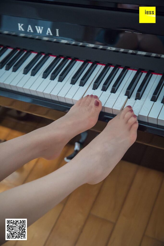 [IESS異思趣向] 2018.11.09 絲享家356：《黑白琴鍵上的美足》七七 [92P/29.8MB]插圖1